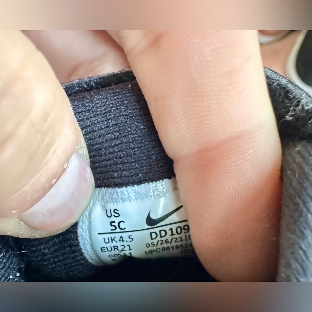 Nike Shoes - Picture 7 of 7
